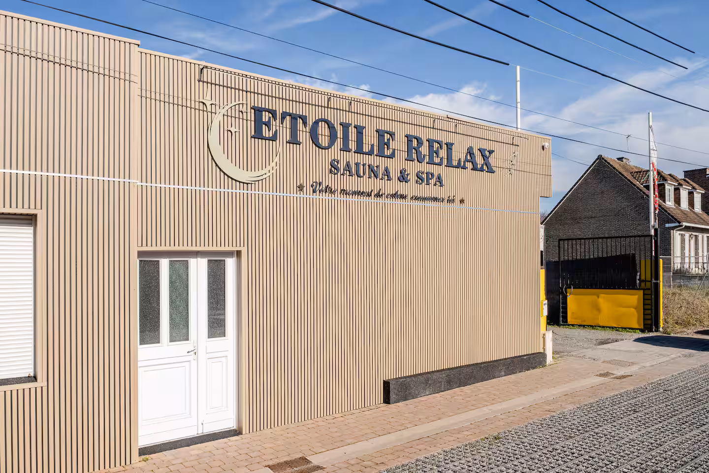 Façade et accès Étoile Relax à Douai